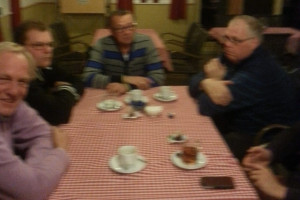 PvdA Achtkarspelen in gesprek met medewerkers Caparis.